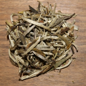 TÉ BLANCO AGUJAS DE PLATA